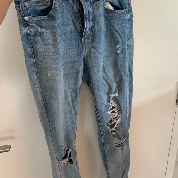 Distressed jeans - Picture 2 of 2